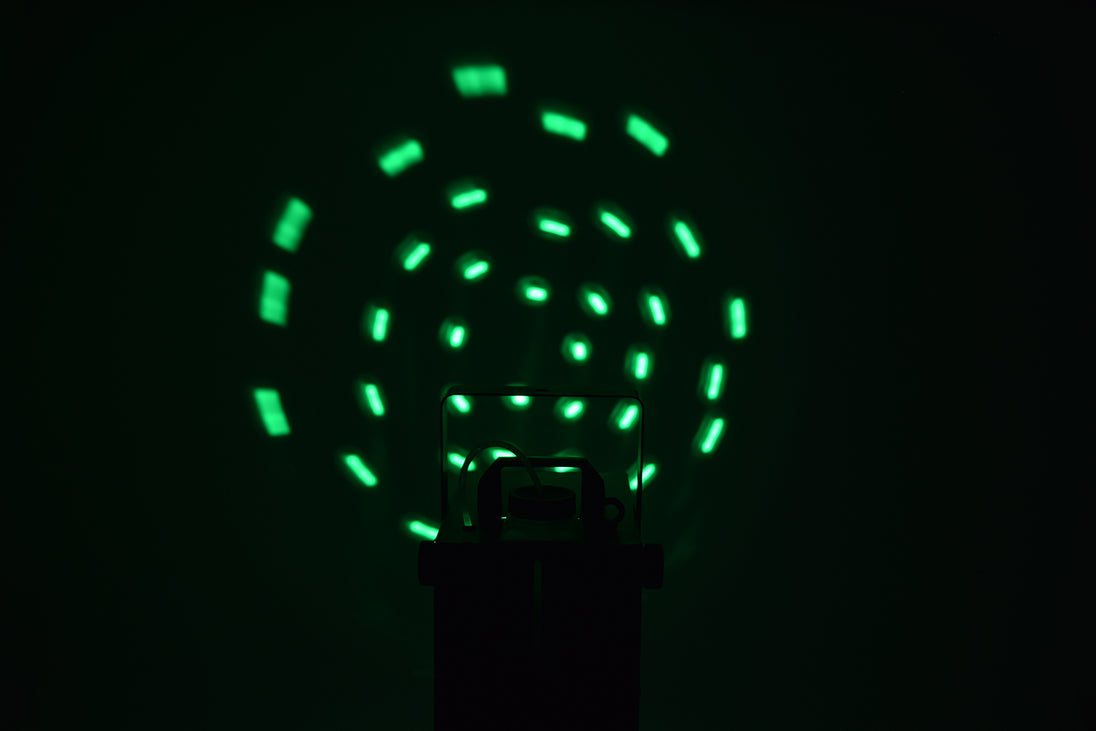 Kompaktowa wytwornica mgły LED QTX z efektem Moonflower RGB 400 W – zdjęcie 15