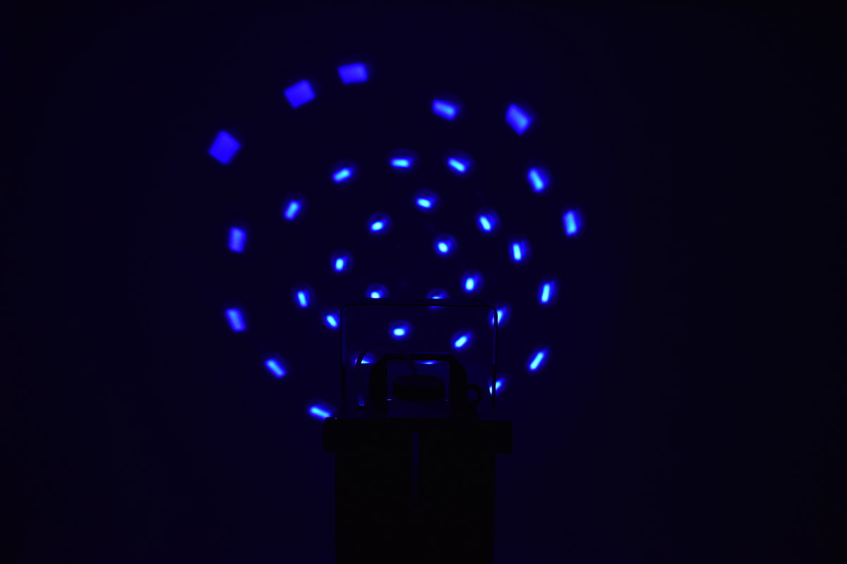 Kompaktowa wytwornica mgły LED QTX z efektem Moonflower RGB 400 W – zdjęcie 12