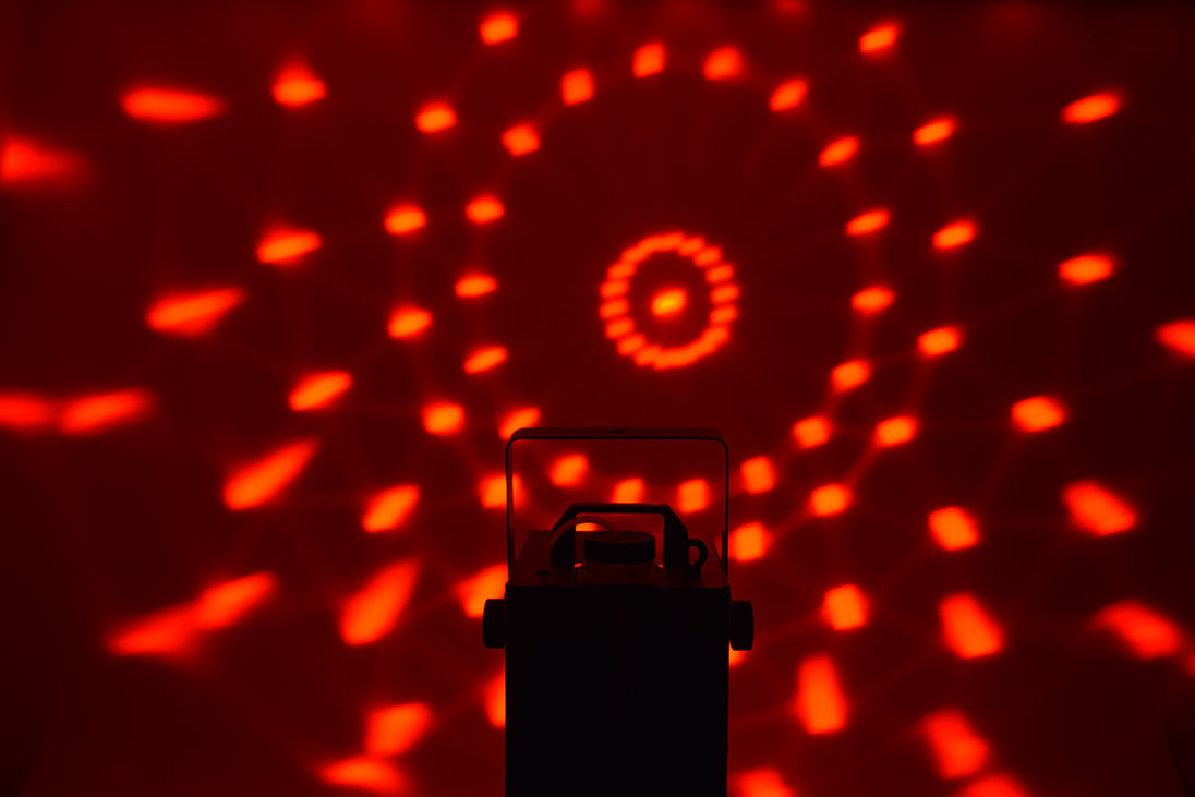 QTX SpheroSmoke: Kompaktowa wytwornica mgły LED o mocy 400 W z efektem Magic Ball RGB – zdjęcie 9