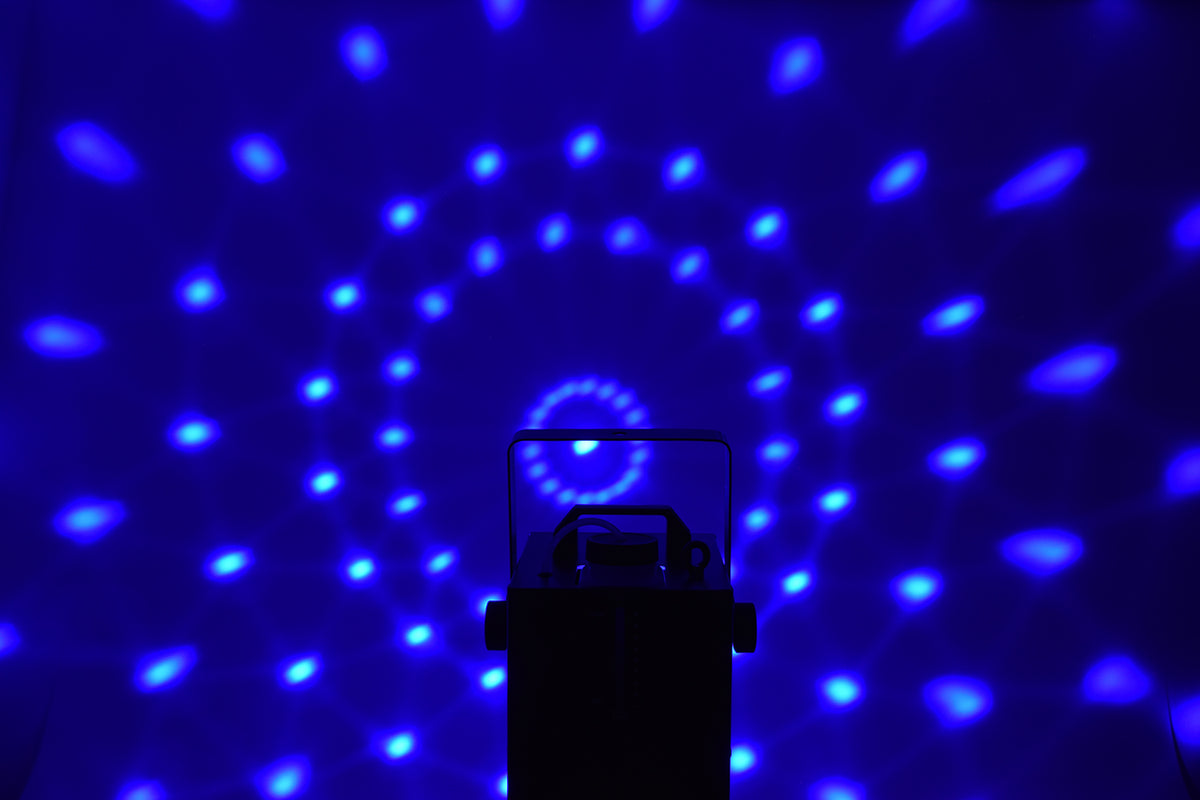 QTX SpheroSmoke: Kompaktowa wytwornica mgły LED o mocy 400 W z efektem Magic Ball RGB – zdjęcie 10