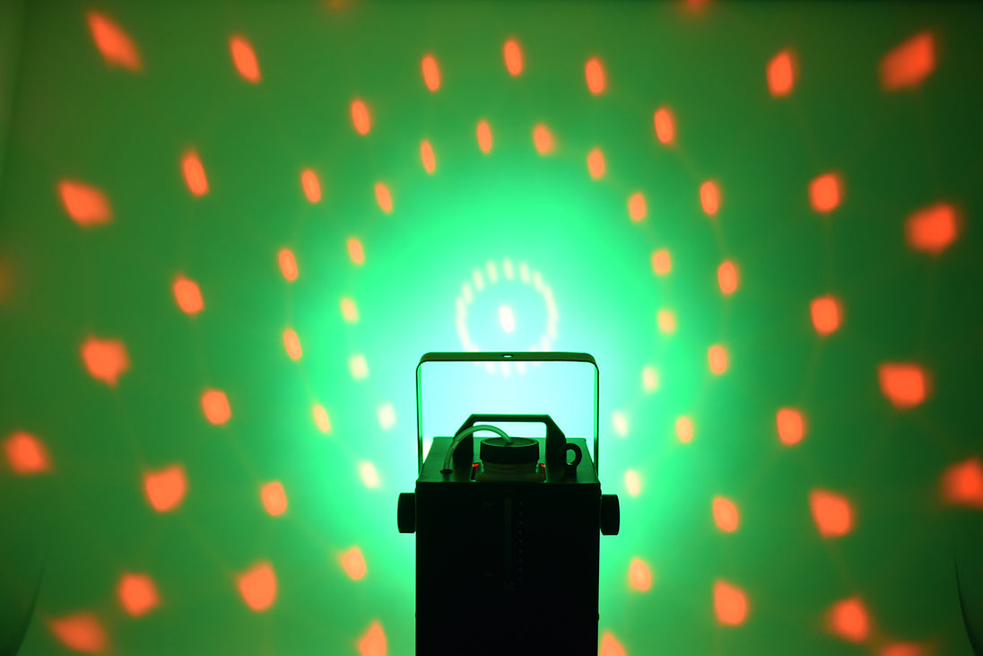 QTX SpheroSmoke: Kompaktowa wytwornica mgły LED o mocy 400 W z efektem Magic Ball RGB – zdjęcie 12